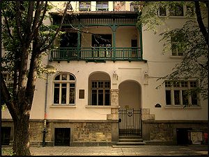 300px-FingovHouse1