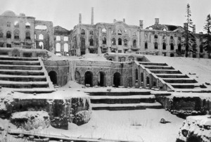 474 27.01.1944 Дворцы Петергофа разрушены гитлеровцами. Евгений Халдей/РИА Новости
